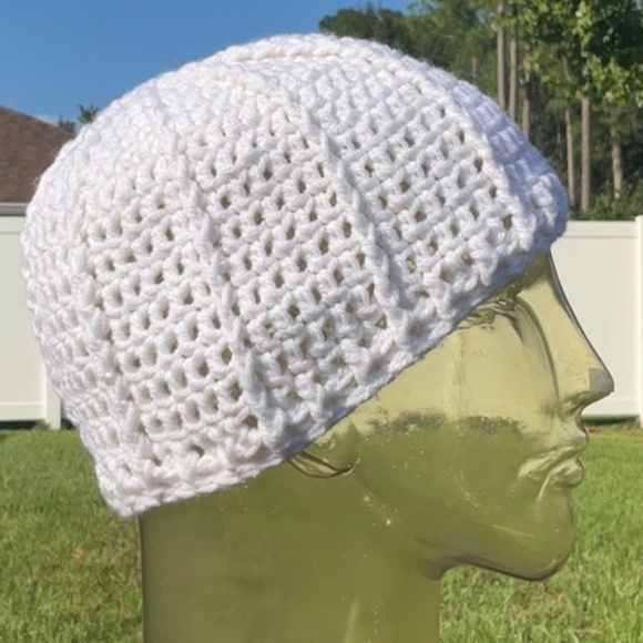 ^ New hand crafted white beanie hat - Picture 6 of 8